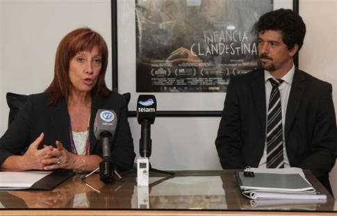 La Presidenta del INCAA, Liliana Mazure junto a Gustavo Pacheco, Secretario de Cultura de la Embajada de Brasil en Argentina, durante el lanzamiento de la tercera edición del Concurso INCAA - ANCINE