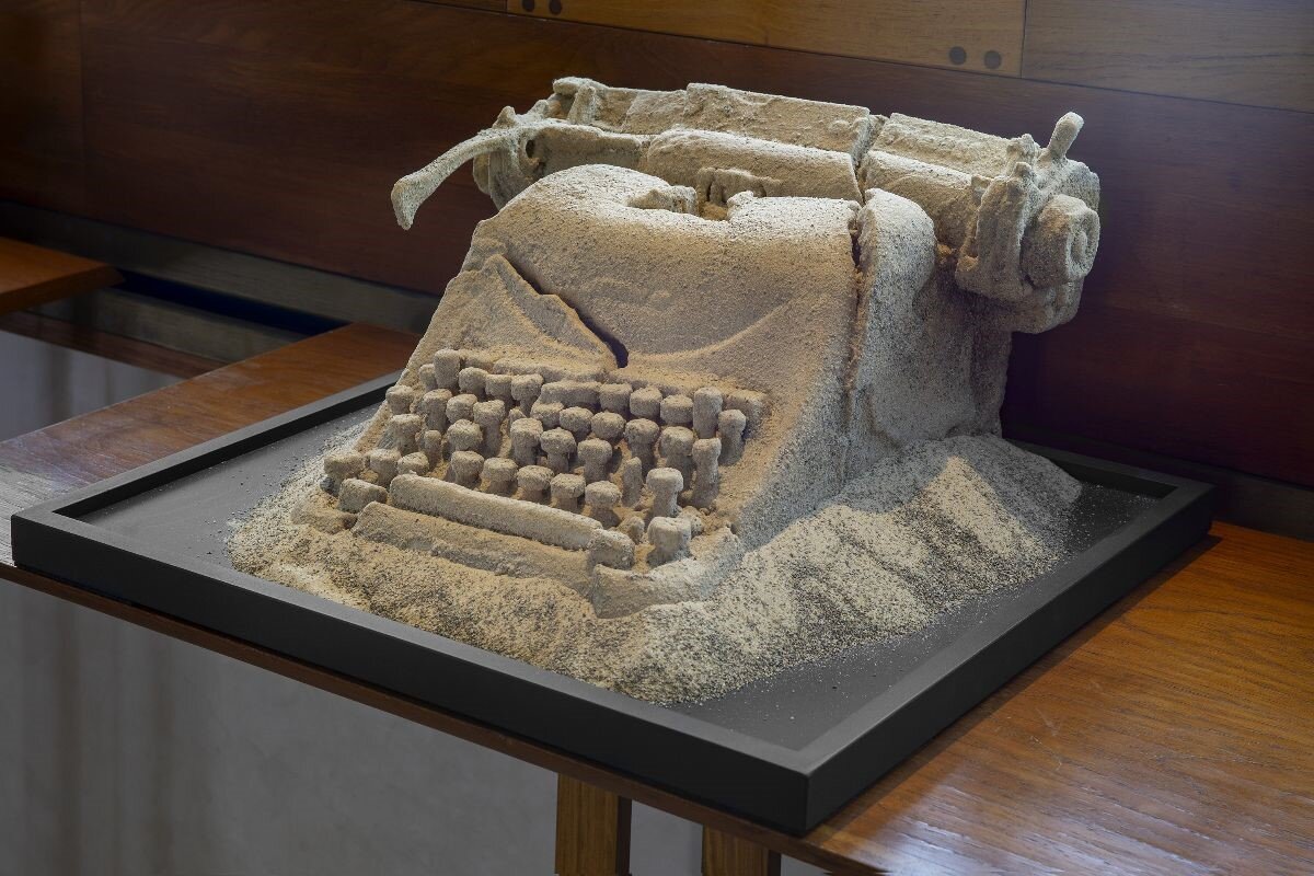 Draft-Bazza / Lexikon, 2026
Resin, sand
24 x 39 x 44 cm