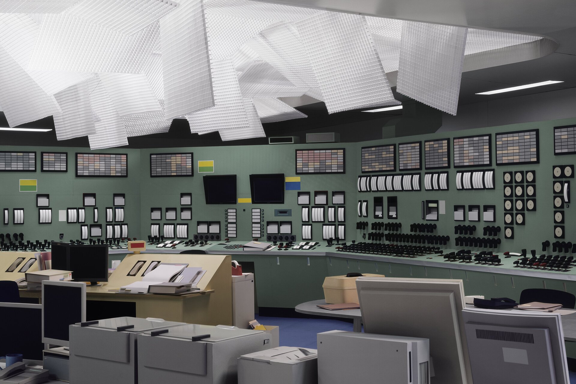 Kontrollraum / Control Room, 2011, C-Print/ Diasec, 200 x 300 cm