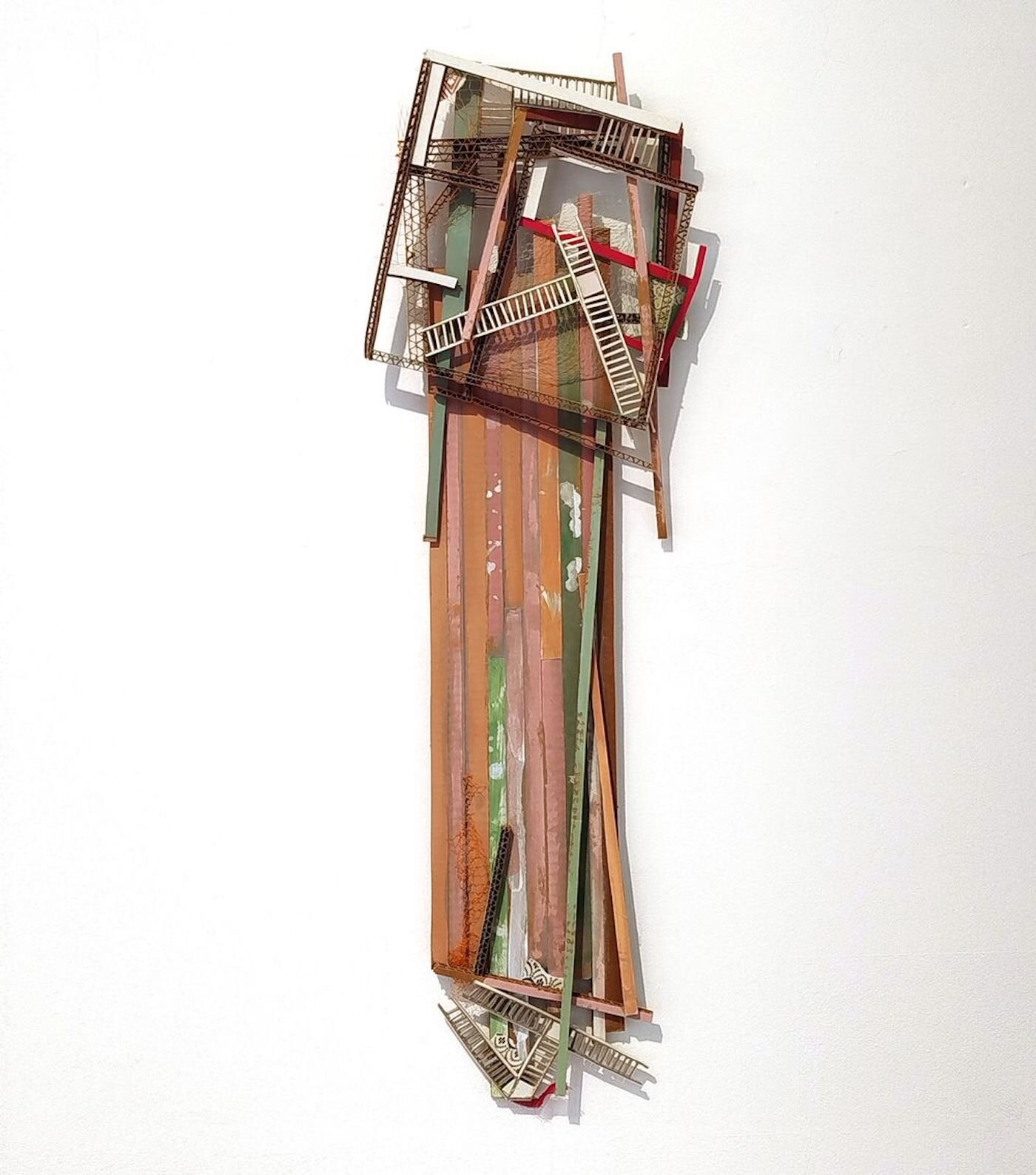 Ana Tiscornia Again Ladrillo, cemento, cartón y malla 2013