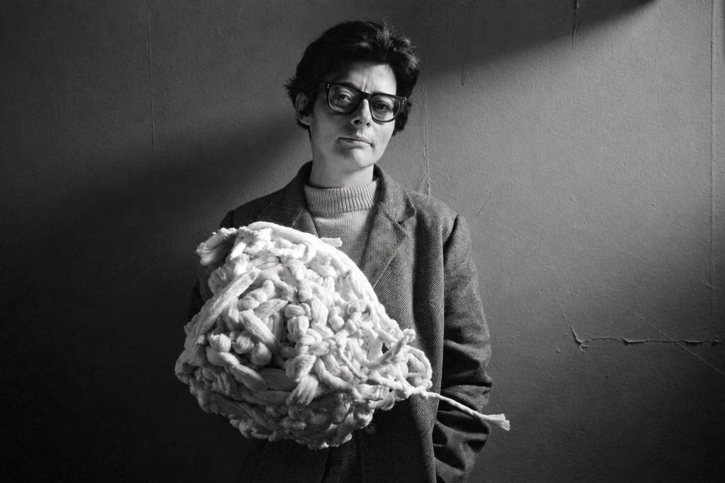 Mira Schendel: el papel, las letras y una nueva circulación internacional
