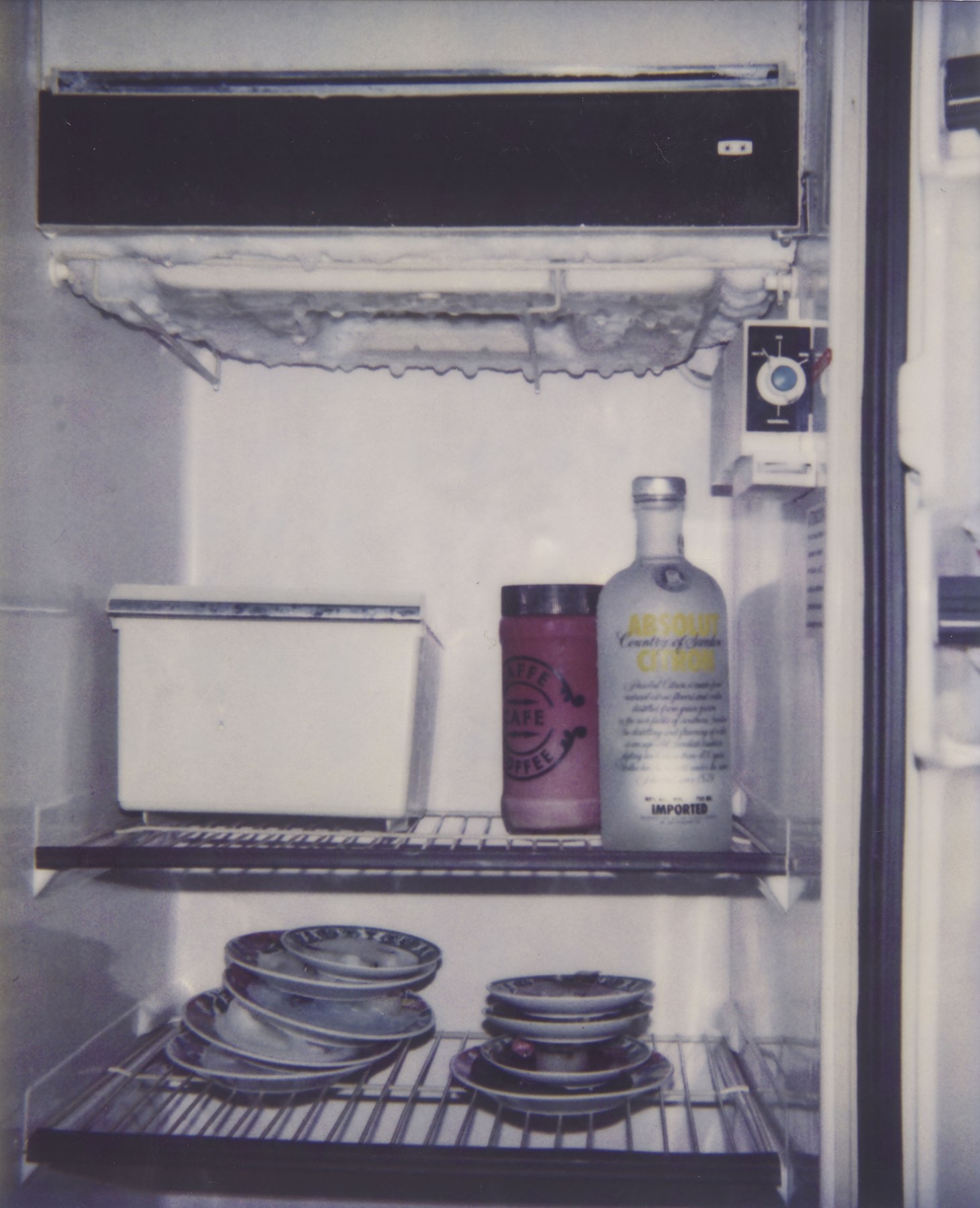 Raúl Flores. Sin título, de la serie Heladeras, 1997